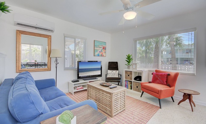 Indian Rocks Beach Apartment | Steps to the Beach, No Car Needed, Completely Permitted Remodel + King Size Bed!