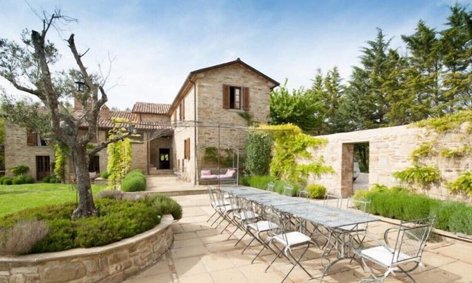Citta di Castello Villa | Sterlinghe a 17th Century villa with six beds and baths, pool & complete privacy