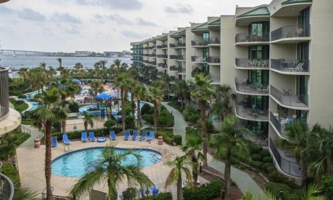 Orange Beach Condo | Still Looking. Discounts for 7 night booking.