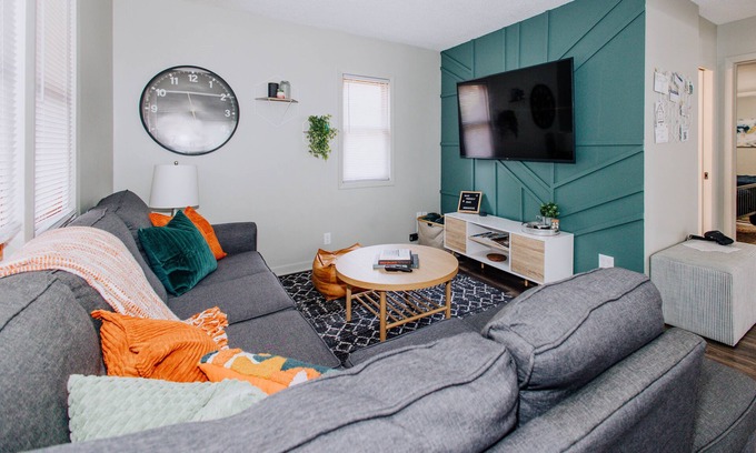 Macalester - Groveland House | Stocked Kitch. & Coffee Bar | 65" TV | Close 2 Macalester College