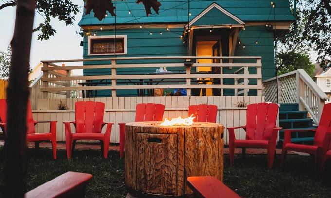Summit - University House | Stocked kitchen | Great for groups | 6 min Uber to Xcel Center and DT St Paul