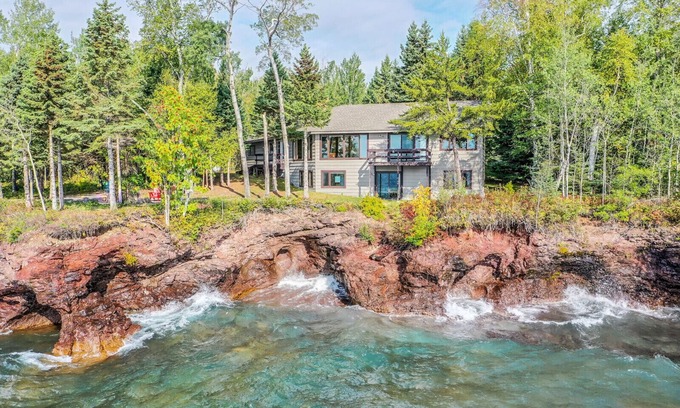 Grand Marais House | Stone Arch- Entire Large Home on Unique Lake Superior Shoreline