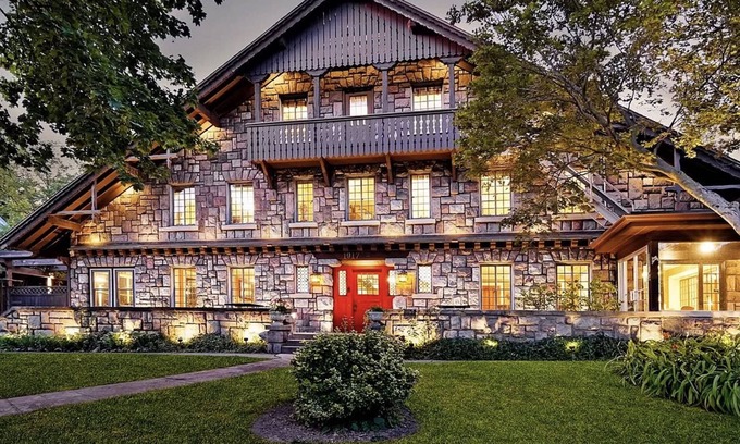Burns Park Bed & Breakfast | Stone Chalet B&B Inn and Event Center