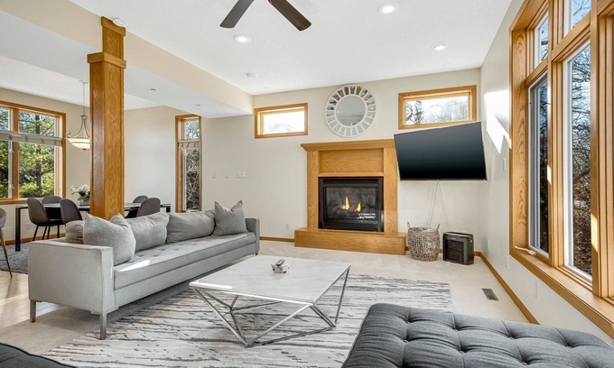 Chanhassen House | ★STONE CREEK★ MODERN LUXE HOME★MINNEAPOLIS SUBURBS★TWIN CITIES★LAKES★