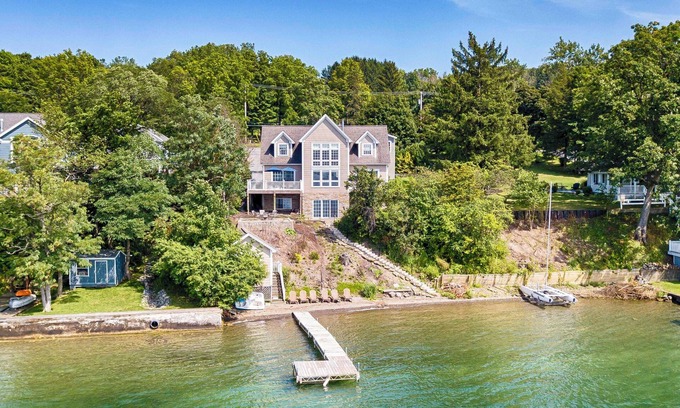 Penn Yan Cottage | Stone Crest - Magnificent Luxury Lake Home 5 Minutes From Penn Yan