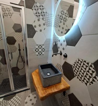 San Maurizio d'Opaglio House | Stone House