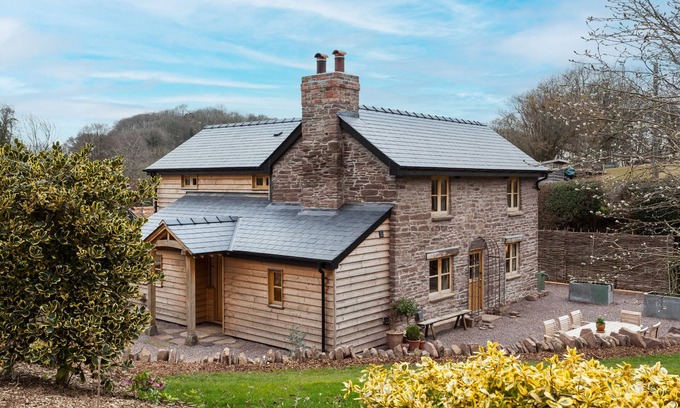 Leominster Cottage | Stone House - a charming cottage that sleeps 6 guests