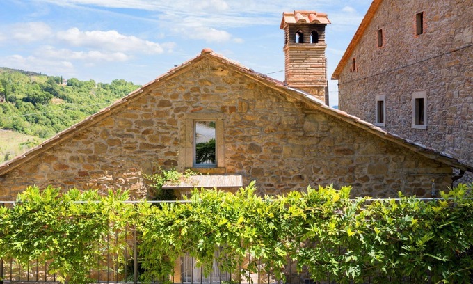 Cortona Villa | Stone house finely furnished, perfect for 4 people. Fenced outdoor space equipped with garden furnit