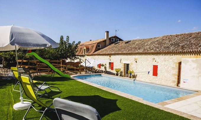 Monbazillac House | Stone house from 1820 located in the heart of the Monbazillac vineyard.
