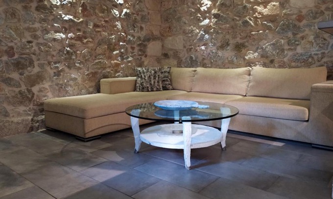 Papagou-Holargos Apartment | Stone House