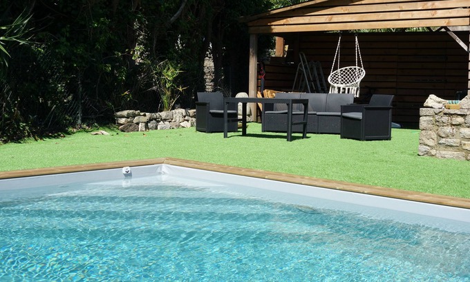 Pont-l'Abbe House | Stone house river view with swimming pool