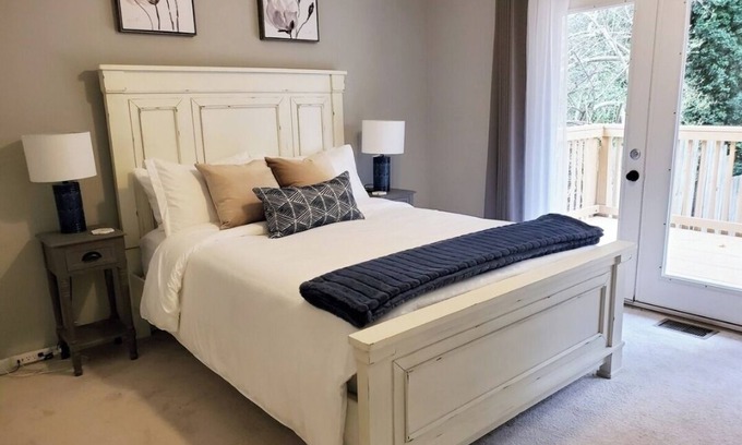 Stone Mountain House | Stone Mountain Getaway- 3 bedroom ranch house