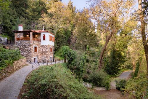 Valeontades House | Stone Nest