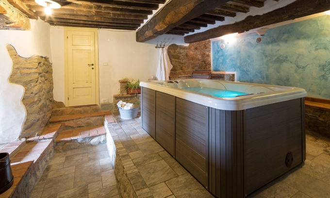 Boveglio House | Stone Rustico with Jacuzzi, Infrared Sauna Escluiva