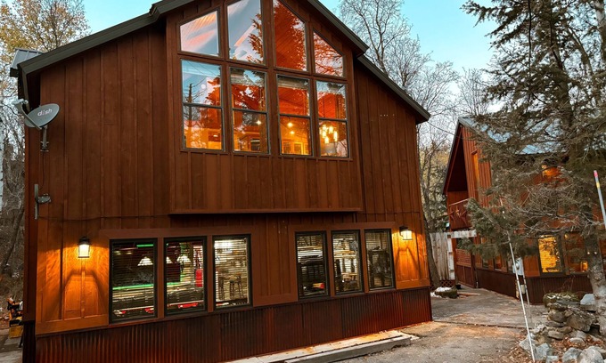 Sundance Cabin | Stone Table Hideaway - Sleeps 8 - HOT TUB