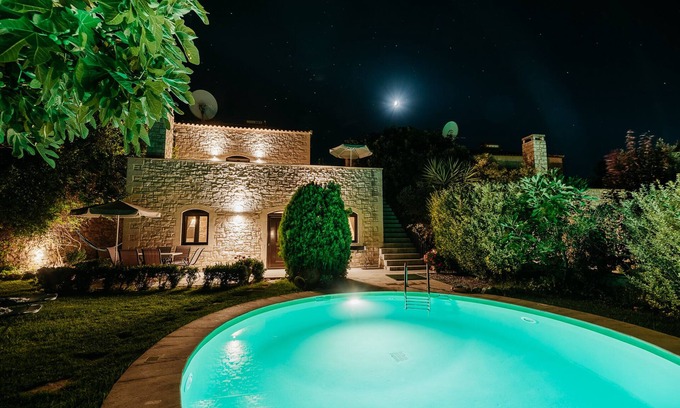 Atsipópoulon Villa | Stone villa with pool & fantastic sea views (with special autumn offers)