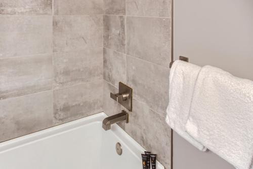 Big White Ski Resort Apartment | Stonegate Resort Unit B108