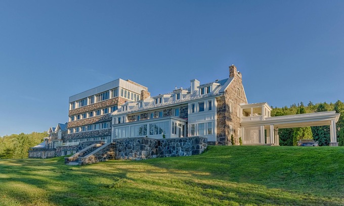 Sainte-Agathe-des-Monts Hotel | StoneHaven Le Manoir Relais & Châteaux