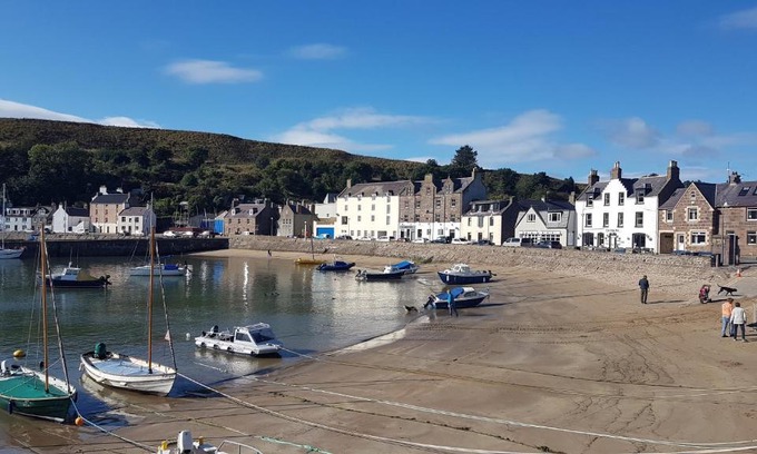 Stonehaven House | Stonehaven ground floor home with a spectacular harbour view.