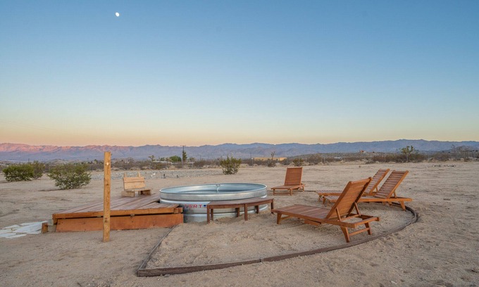 Joshua Tree House | Stonehill Retreat - Cowboy Pool, Hot Tub, Labyrinth, Soaking Tub and Privacy