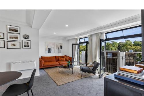 Parnell Apartment | Stonemasons Quarters Stylish apartment with carpark