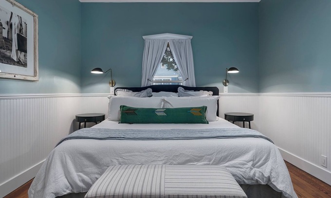 Stonewall House | Stonewall Main Haus - Sleeps 6