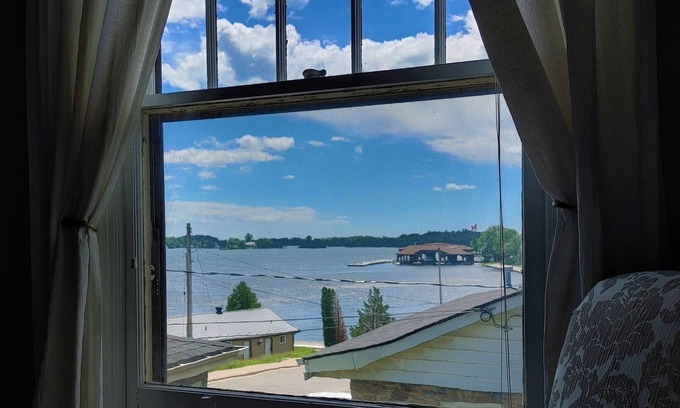 Gananoque Bed & Breakfast | Stonewater Manor