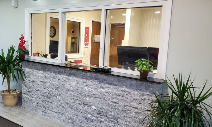 Smithfield Hotel | Stonewood Inn & Suites Carrollton - Smithfield