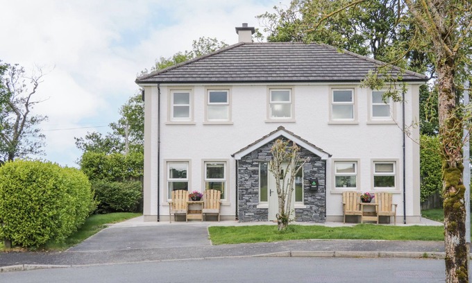 Culdaff Cottage | STONEYWOOD, pet friendly, with open fire in Culdaff, County Donegal
