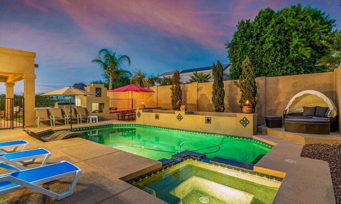 Glendale House | Stop "Heated Pool, Spa, Ping Pong, XBox, billiards