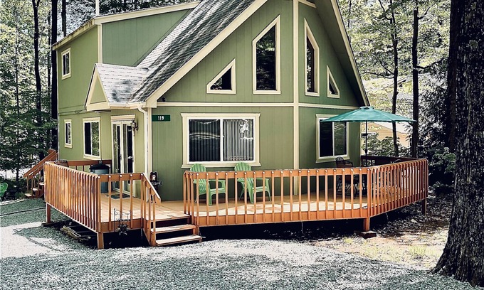 Pocono Lake House | STOP SCROLLING & CHECK OUT OUR REVIEWS. NO ADDITIONAL FEES TO ENTER COMMUNITY
