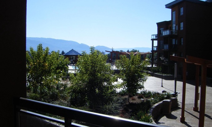 South Pandosy Condo | Stop Searching! Beautiful Suite @ Playa Del Sol - Now's The Time To Book! 2023