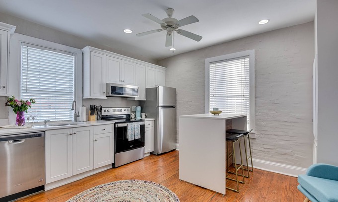 Downtown Apartment | Stovall #6 Comfy 1-bedroom minutes away from Augusta's gems!