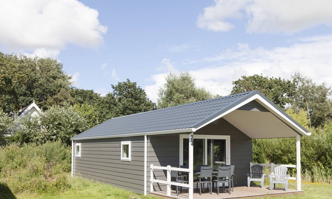 Sint Maartensvlotbrug House | Strand49. nl Glamping bungalow close to the beach 6 people WiFi 3 bedrooms