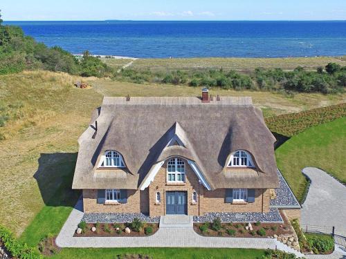 Lobbe Villa | Strandhaus 7 "Ostsee" in Lobbe mit Meerblick, Sauna, Kamin
