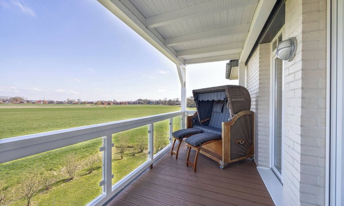 Wremen Apartment | Strandnahe Ferienwohnung mit Sauna, Tollem Balkon mit Strandkorb und Landblick