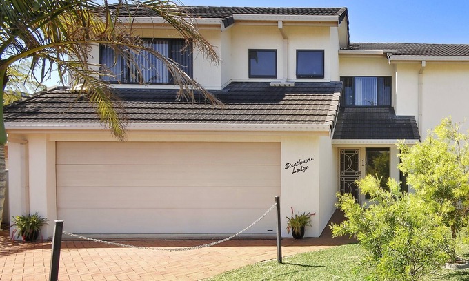 Port Macquarie Apartment | STRATHMORE LODGE UNIT 1. UPPER LEVEL. Spectacular views of Lighthouse Beach.