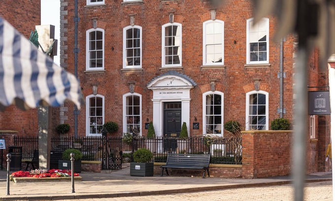 Ludwel Cottage | STRETTON HILLS PEAKS - THE GEORGIAN HOUSE, romantic in Ludlow
