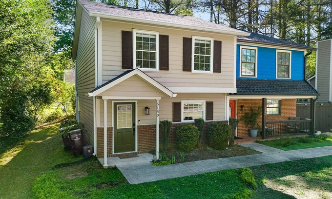 Alpharetta House | Stroll to Downtown Alpharetta & Avalon Shops