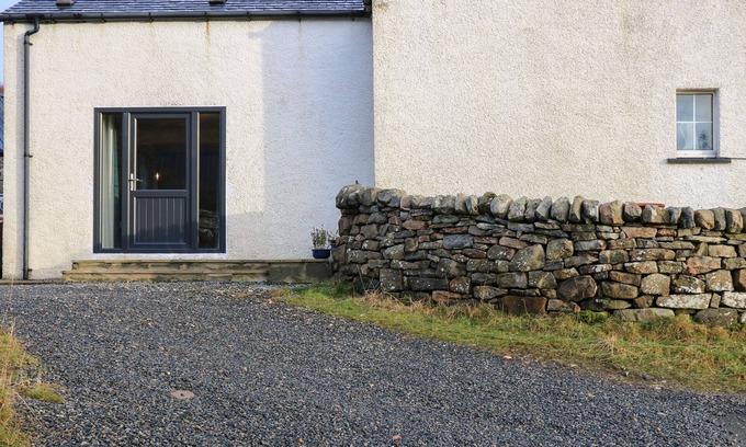 Miavaig Cottage | STRUTHAN, pet friendly, character holiday cottage in Isle Of Lewis