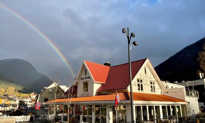 Stryn House | Stryn Kaffebar & Vertshus