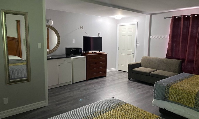Cobourg Hotel | Studio 1 Motel