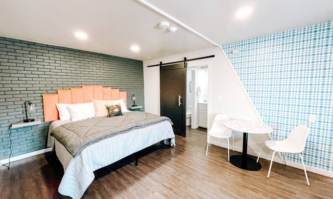 Midtown Apartment | Studio #10 Modern Studio in OKC's Vibrant Midtown!