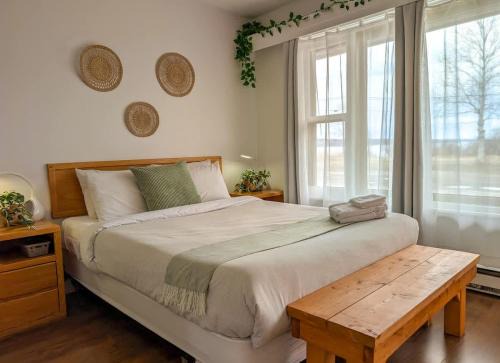 Ste Anne de Beaupre Apartment | Studio 12 - 2 min du Bord de l'eau Foyer & Barbecue