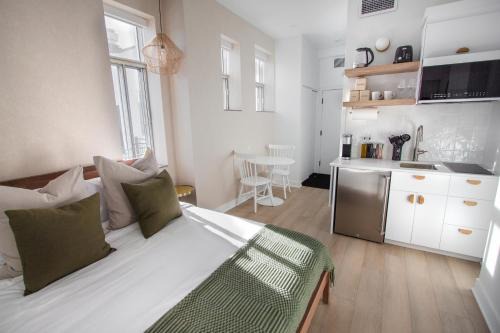 Plateau Mont Royal Apartment | Studio #16 - Self Check-In - Plateau - St-Denis