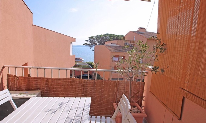 Sainte-Maxime City Centre Apartment | Studio 2/4 people - Sea view - Air conditioning - WiFi - Town centre and beach - Sainte-Maxime