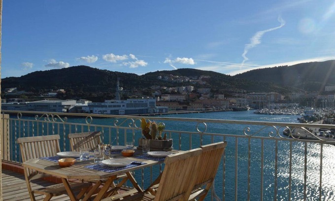 Port-Vendres Apartment | Studio 2-4 pers with terrace and sea view, Port-Vendres, quiet, central location