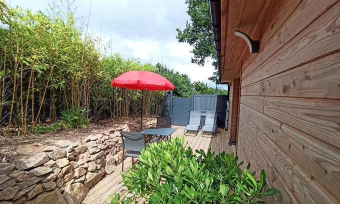 Larmor-Plage Apartment | STUDIO 2 PERS. 25 m2 with terrace not overlooked, near beaches, port and village.
