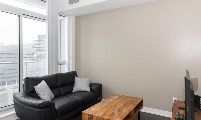 Downtown Toronto Apartment | Studio 2BR Apt with GYM, Close to CN Tower