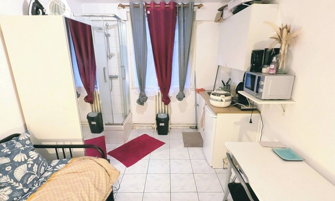 Louveciennes Apartment | Studio 30 min from Paris center: